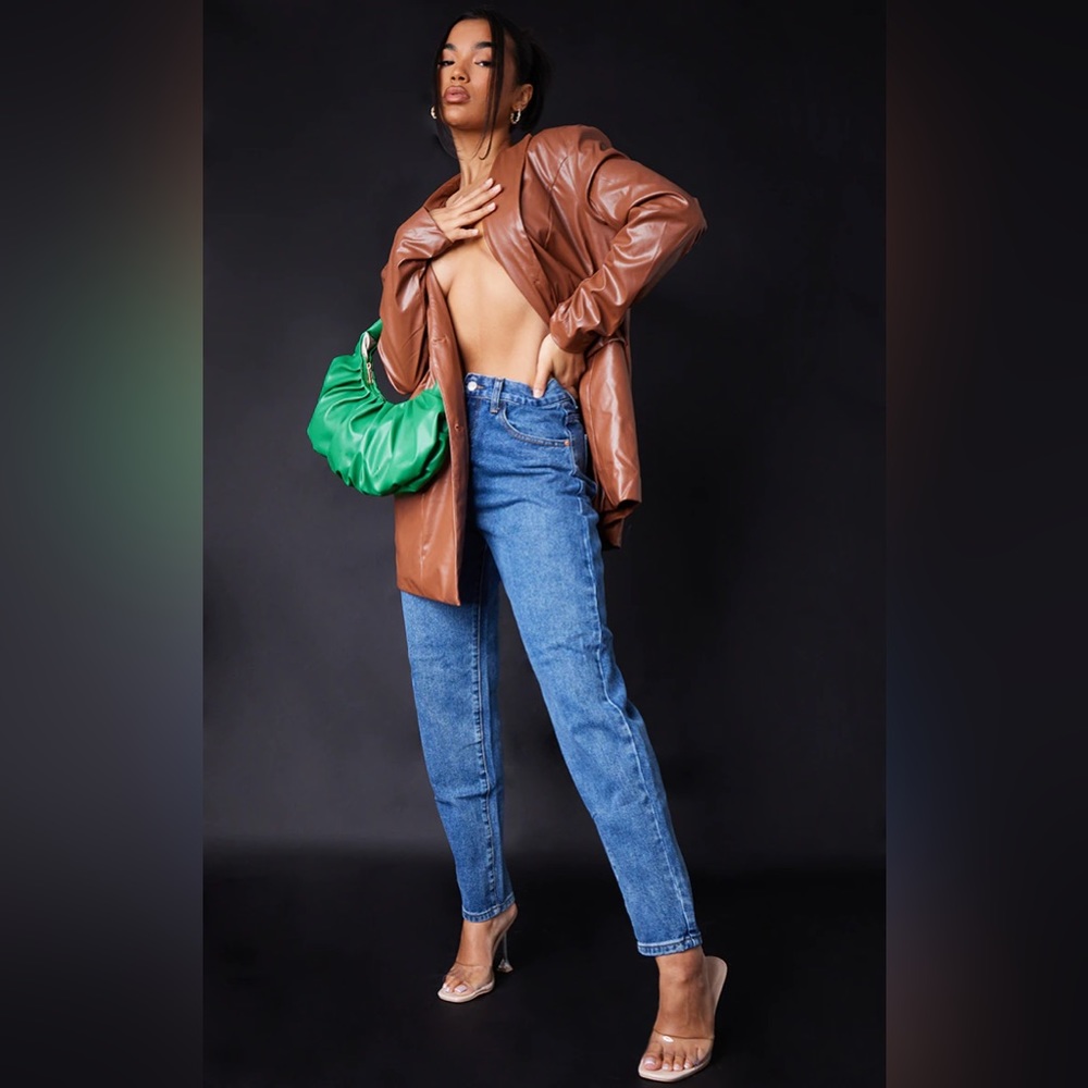 PRETTYLITTLETHING L30 Mid Wash Mom Jeans - Blue